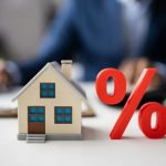 Ипотечный бум 2026 года: почему портфель кредитов растет быстрее цен на недвижимость и чем это грозит заемщикам.